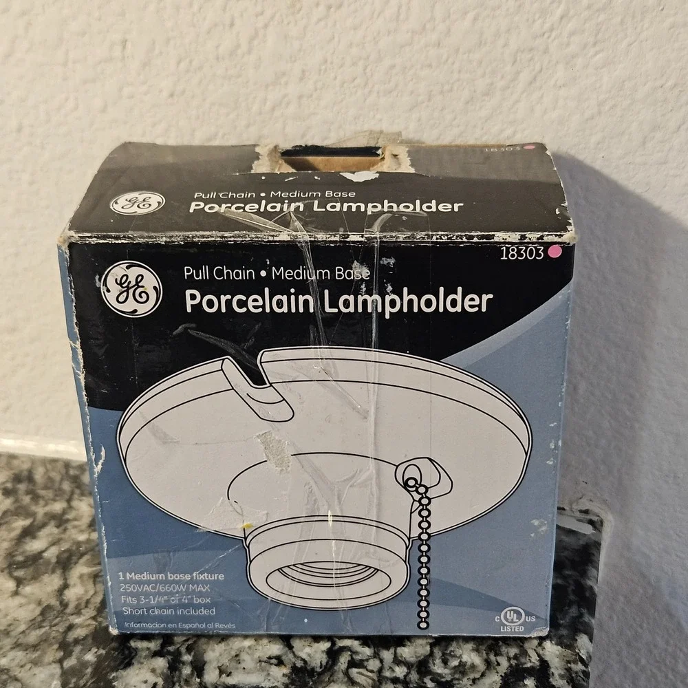 GE Medium Base Porcelain Lampholder‎ with Pull Chain Model 18303
